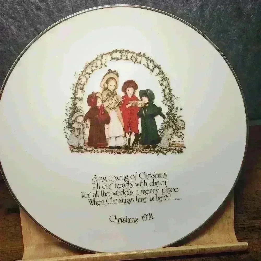 Vintage‎ Holly Hobbie Christmas 1974 Sing A Song Porcelain Commemorative Plate
